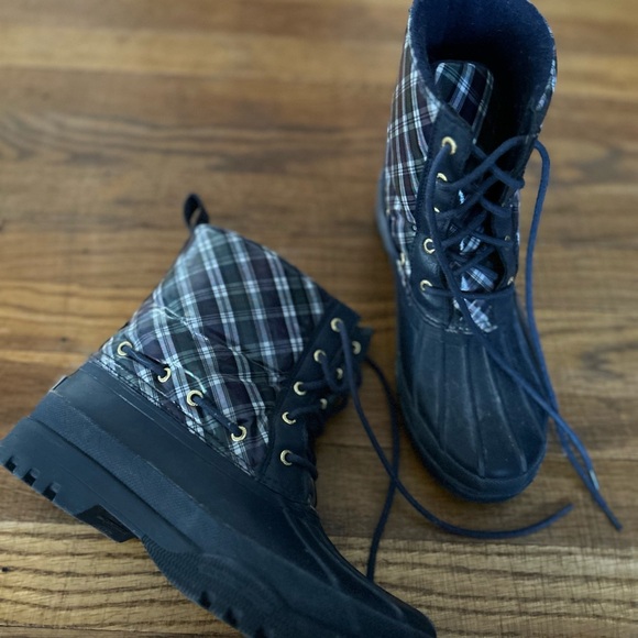 Sperry navy blue water proof boot. Plaid upper with rubber bottom. Size 8 - Picture 2 of 4